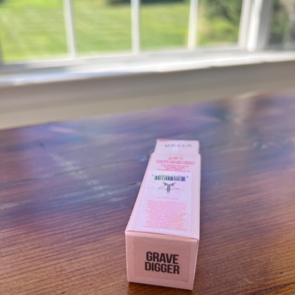 GRAVE DIGGER New in Box Jeffree Star‎ Velvet Trap Lipstick in Grey Halloween - Picture 9 of 10